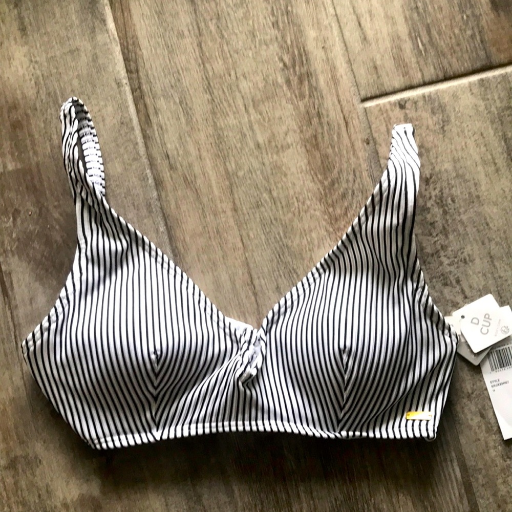 Roxy bikini top. NWT